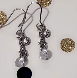 New ♡ Drop earrings ♡ P letter